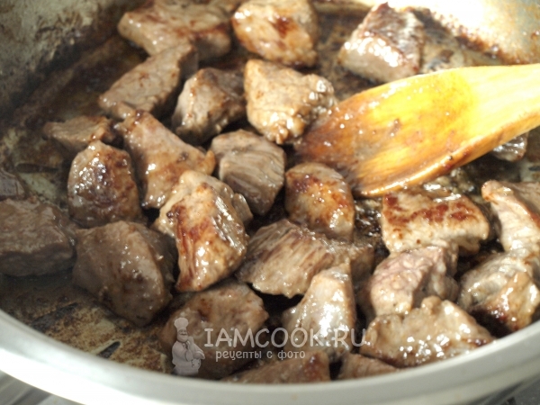 Поджарить мясо