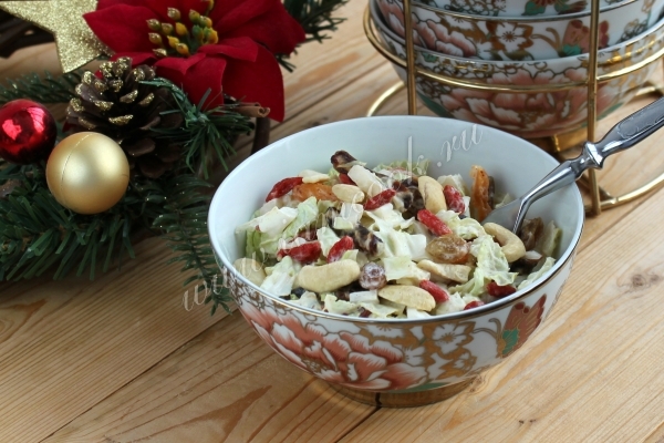 Рецепт салата из капусты и сухофруктов