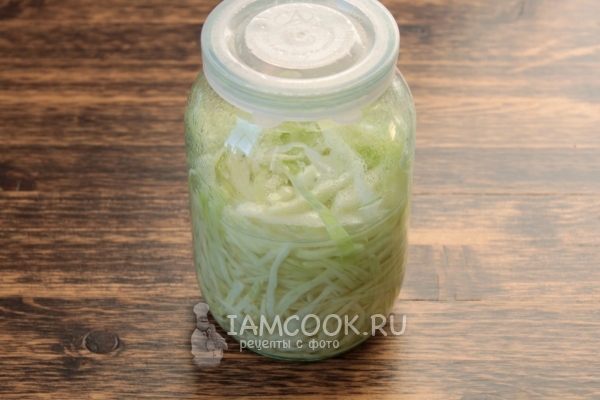 Закрыть банку крышкой