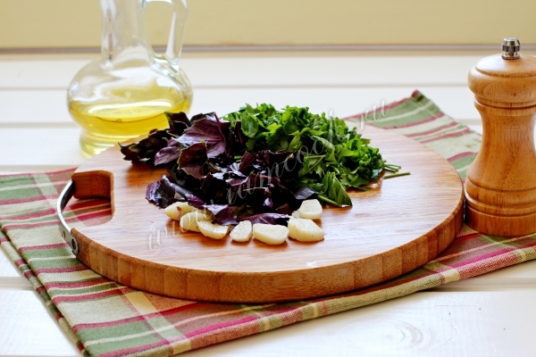 Зелень и чеснок