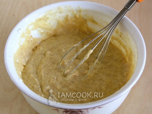 Соединить сухие и жидкие ингредиенты