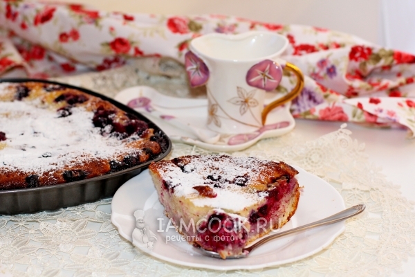 Заливной пирог со смородиной