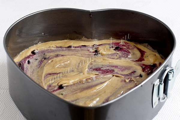 Тесто для кофейного пирога с черникой в форме