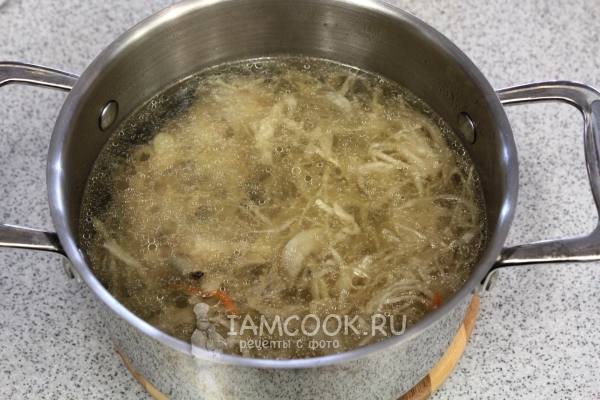 Положить квашеную капусту