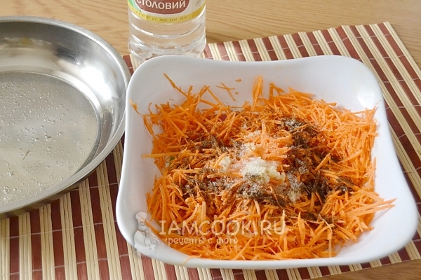 Влить уксус и масло