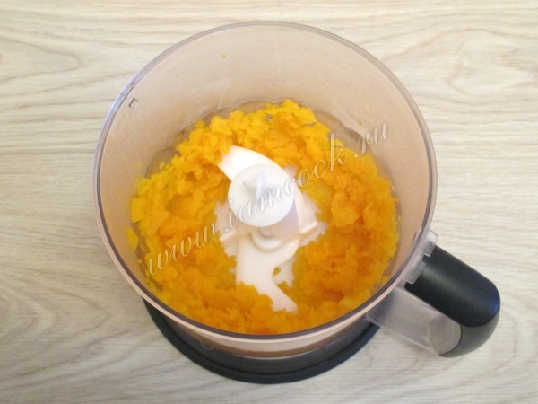 Измельчить тыкву в блендере