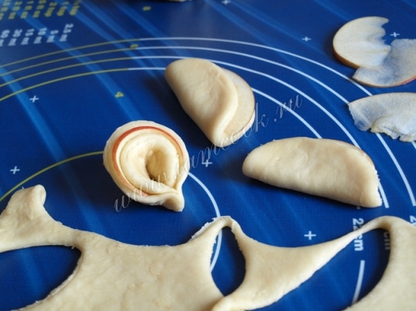 Лепесток хризантемы из теста