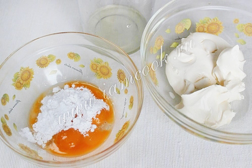 Желтки с сахарной пудрой