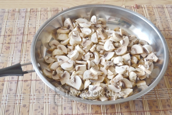 Обжарить грибы