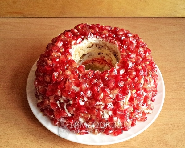 Выложить зерна граната