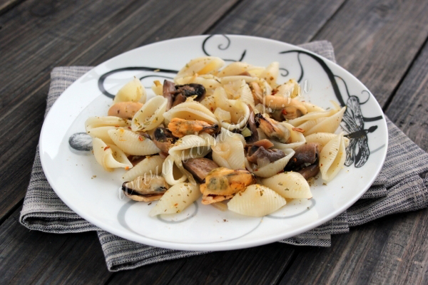 Готовим макароны с мидиями