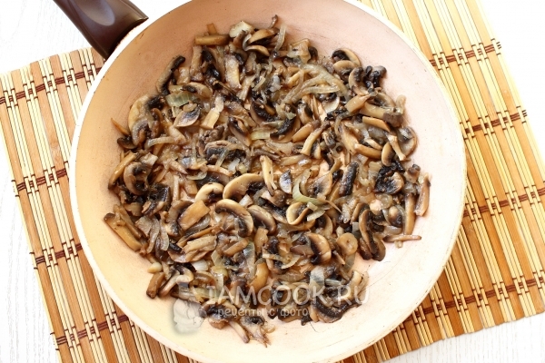 Обжарка грибов с луком