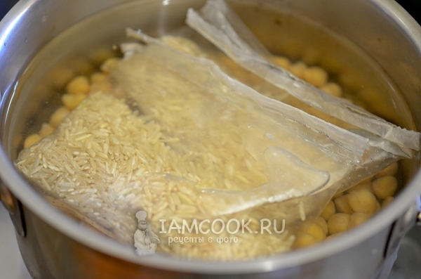 Сварить рис и нут