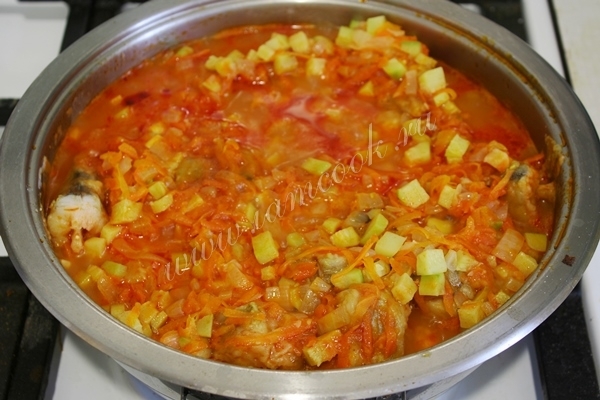 Минтай тушеный в томатном соусе