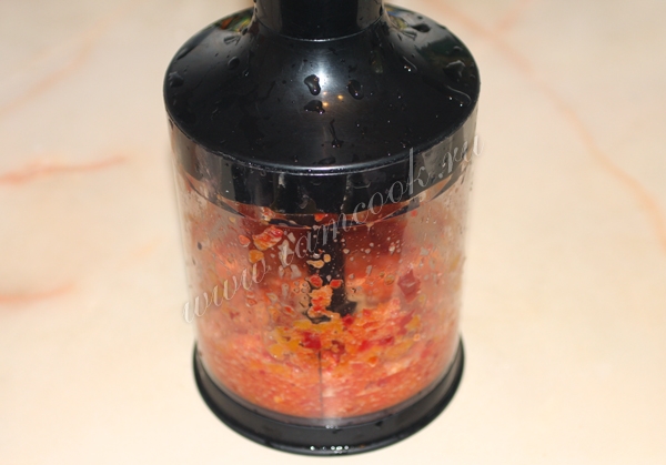 сладкий и острый перец в блендере