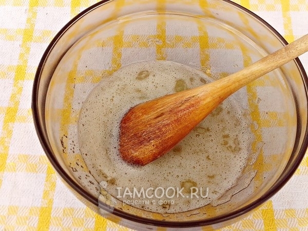 Смешать сахар с белками