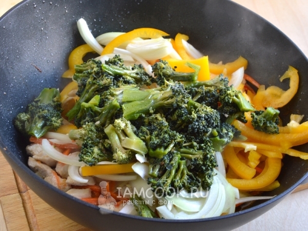 Добавить остальные овощи