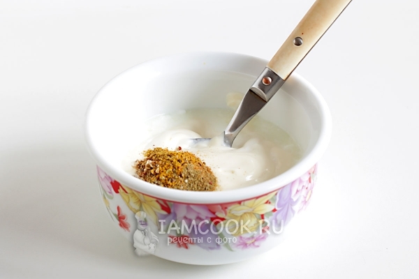 Всыпать специи в смесь