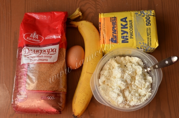 Ингредиенты для творожных срыников с бананом