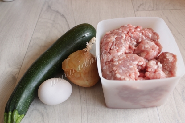 Ингредиенты для котлет с кабачком
