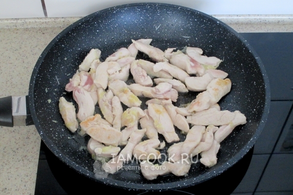 Обжарить мясо