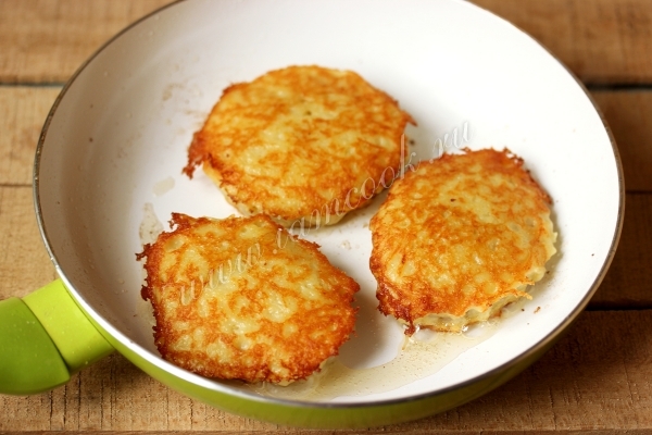 Фото драников с мясом на сковороде