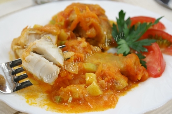 Минтай тушеный с овощами