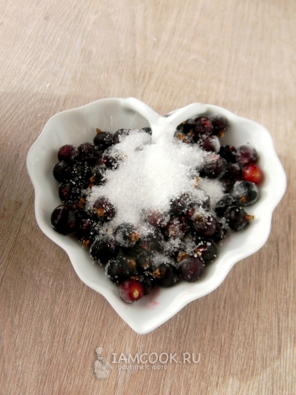 Засыпать ягоды сахаром