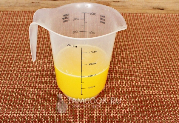 Выжать сок из апельсина