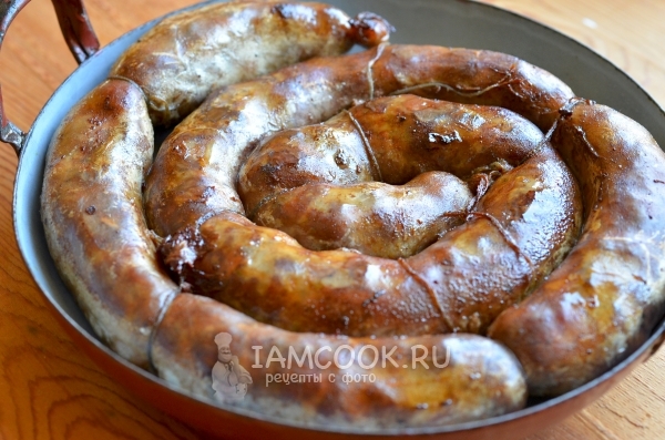 Обжарить колбасу на сковороде