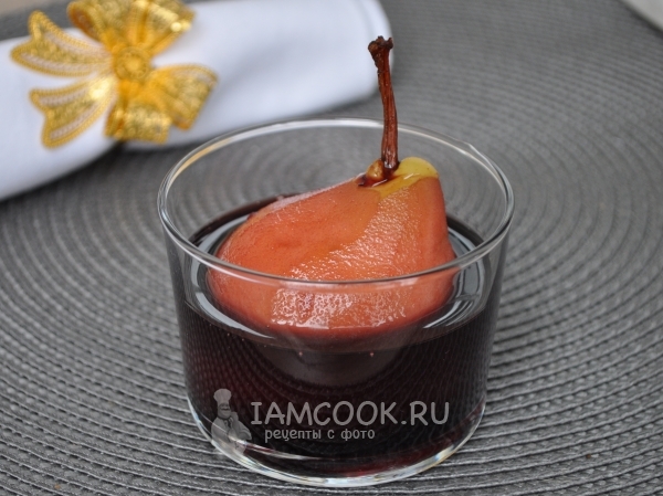 Готовая груша в вине