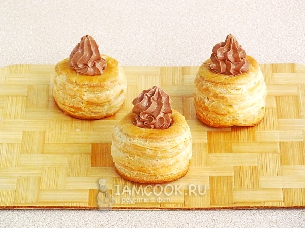 Рецепт слоёных пирожных «Башенки» с шоколадным кремом