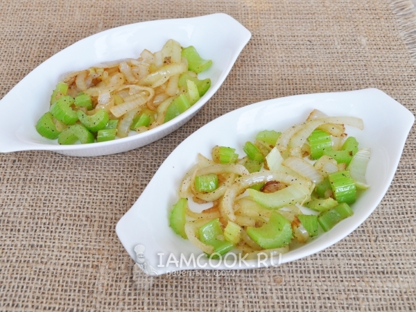 Переложить овощи в форму