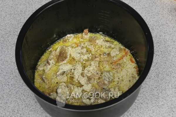 Готовое мясо с грибами в мультиварке