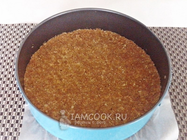 Переложить печенье в форму