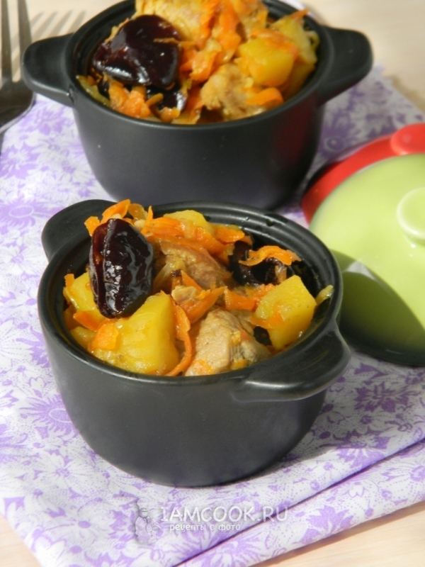 Рецепт тушеного мяса с черносливом и яблоками