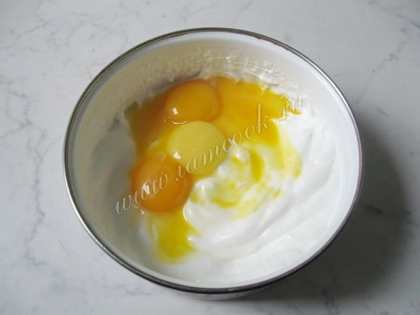 Добавить желтки