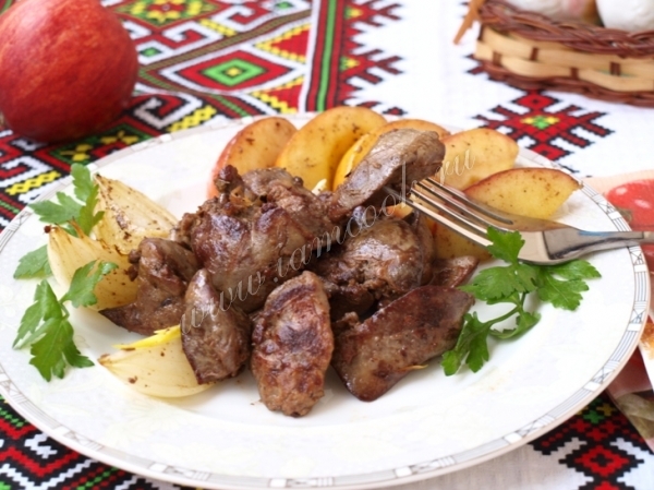 Куриная печень с яблоками
