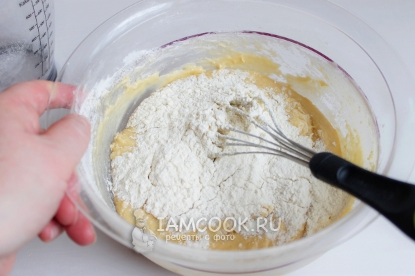 Смешать все ингредиенты для теста