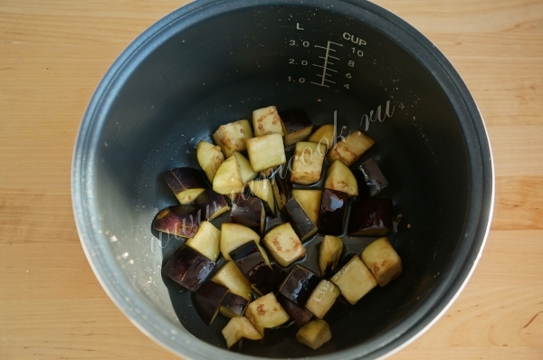 Обжарить баклажаны