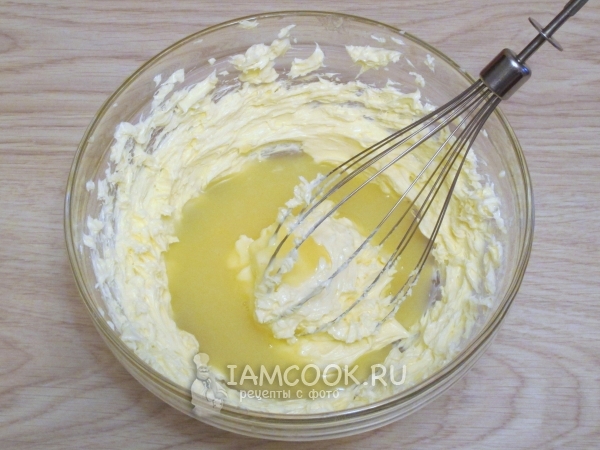 Влить молочный сироп