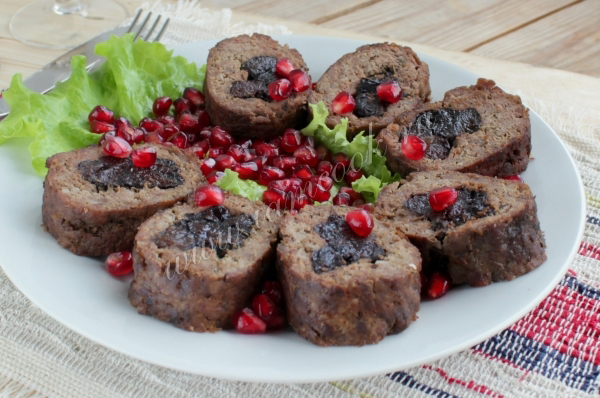 Рецепт мясного рулета с черносливом