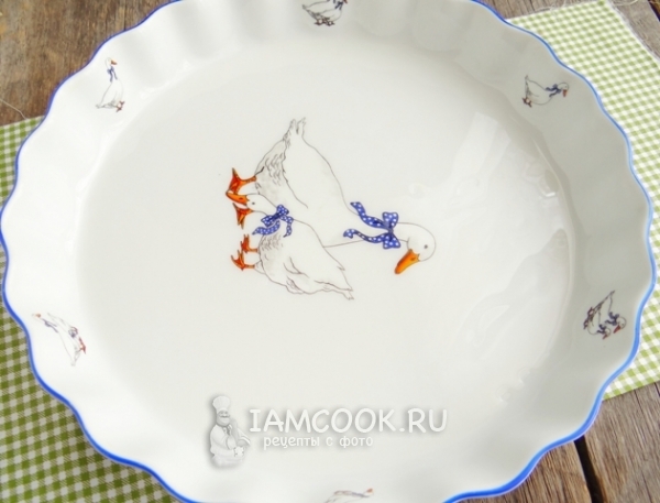 Смазать форму маслом