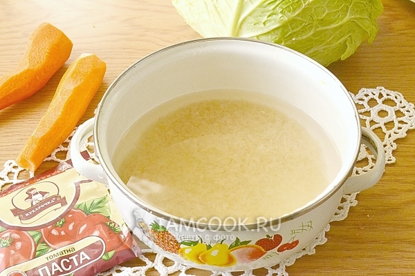 Залить рис водой