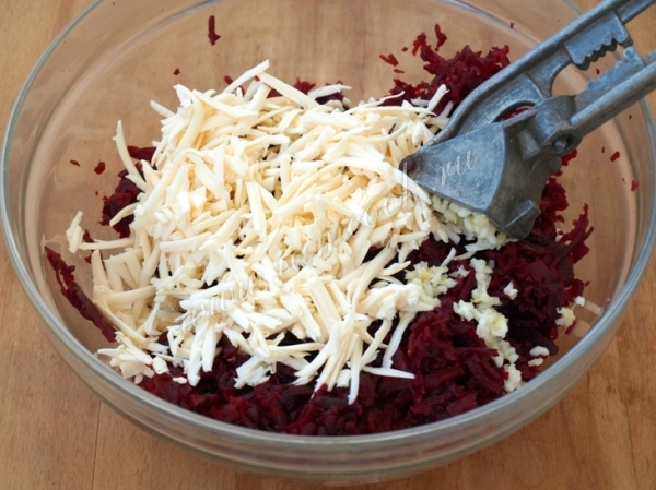 Добавить чеснок