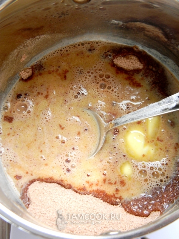 Влить молоко и масло