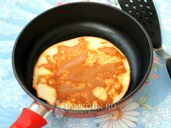 Блин на ряженке, на сковороде