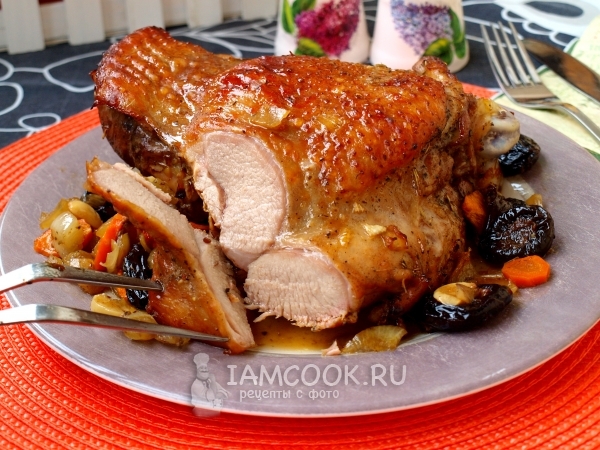 Фото индейки с черносливом в духовке