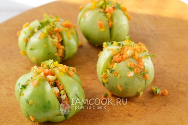 Уложить начинку в помидоры