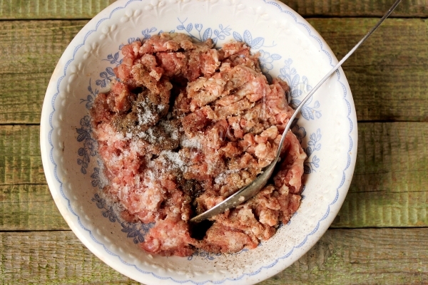 Мясной фарш со специями